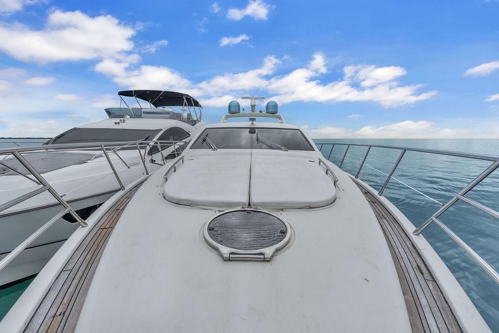 2006 Azimut 68 