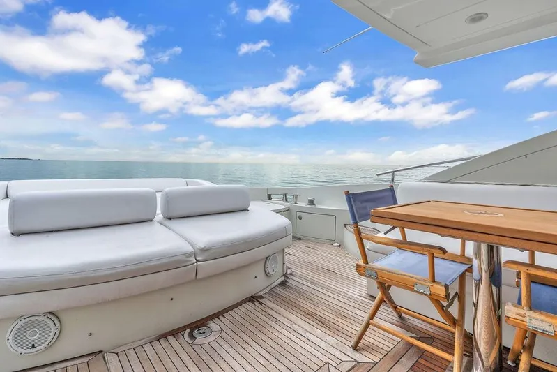  Yacht Photos Pics Luxurious 2006 Azimut 68S yacht deck with seating and ocean view.