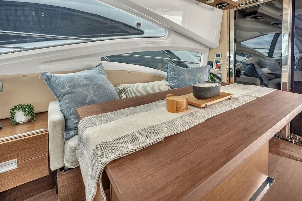2006 Azimut 68 
