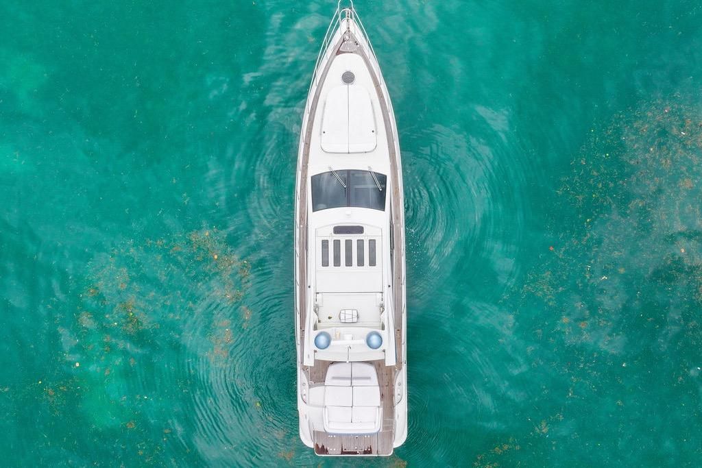 2006 Azimut 68 
