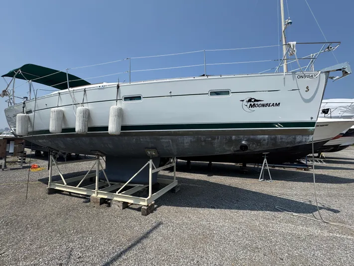 Moonbeam Yacht Photos Pics 