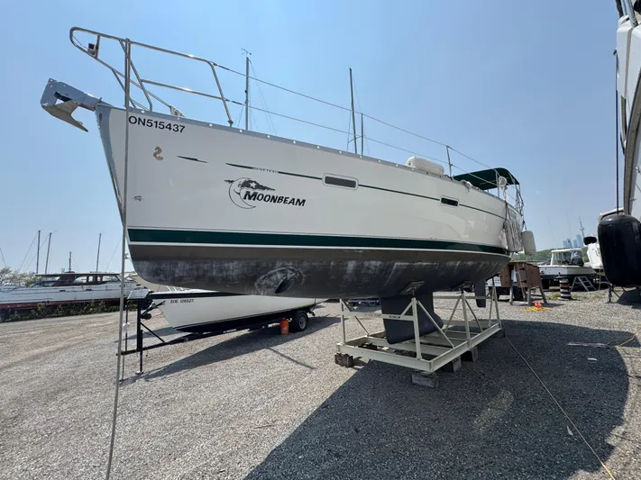 Moonbeam Yacht Photos Pics 