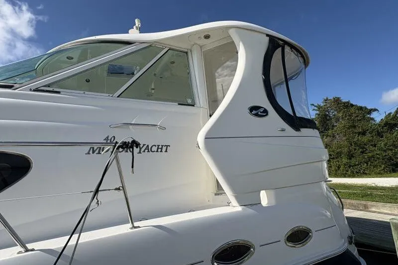 Inconspicuous Yacht Photos Pics 2006 Sea Ray 40 Motor Yacht, white exterior, docked under clear blue sky.