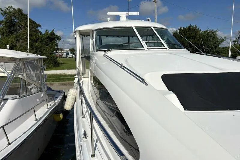 Inconspicuous Yacht Photos Pics 2006 Sea Ray 40 Motor Yacht docked, showcasing sleek design and white exterior.