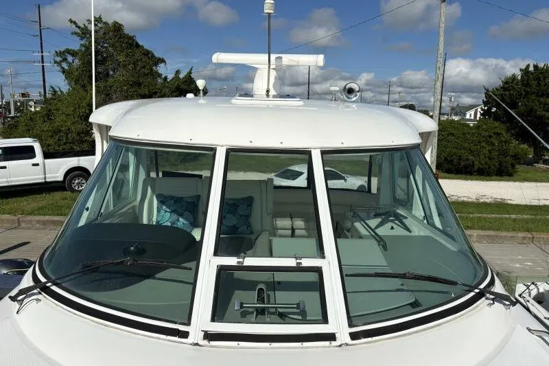 Inconspicuous Yacht Photos Pics 2006 Sea Ray 40 Motor Yacht with sleek windshield and radar, docked under blue skies.