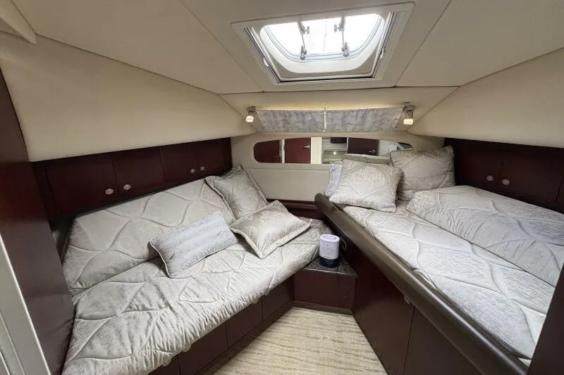 Inconspicuous Yacht Photos Pics Luxurious 2006 Sea Ray 40 Motor Yacht cabin with twin beds and skylight.