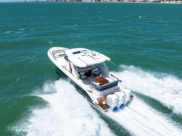 Lunasea Yacht Photos Pics 