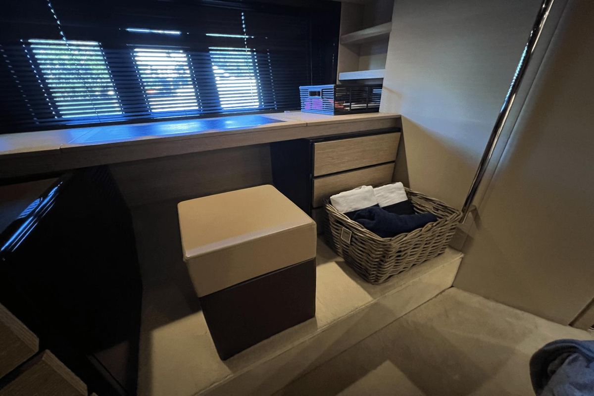 2012 Azimut 58 