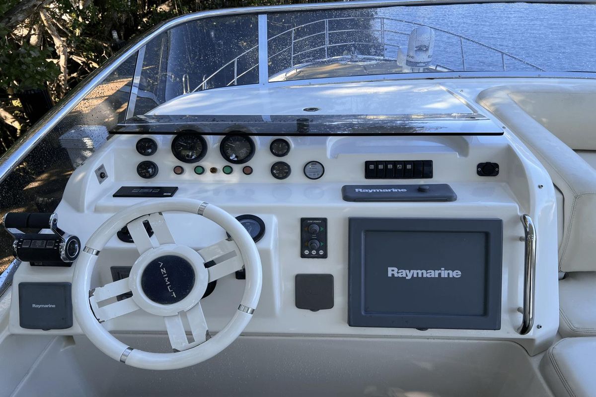 2012 Azimut 58 