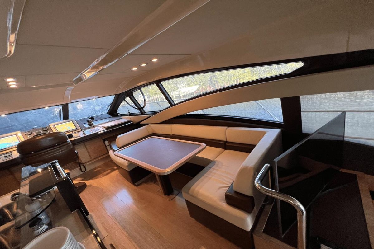 2012 Azimut 58 