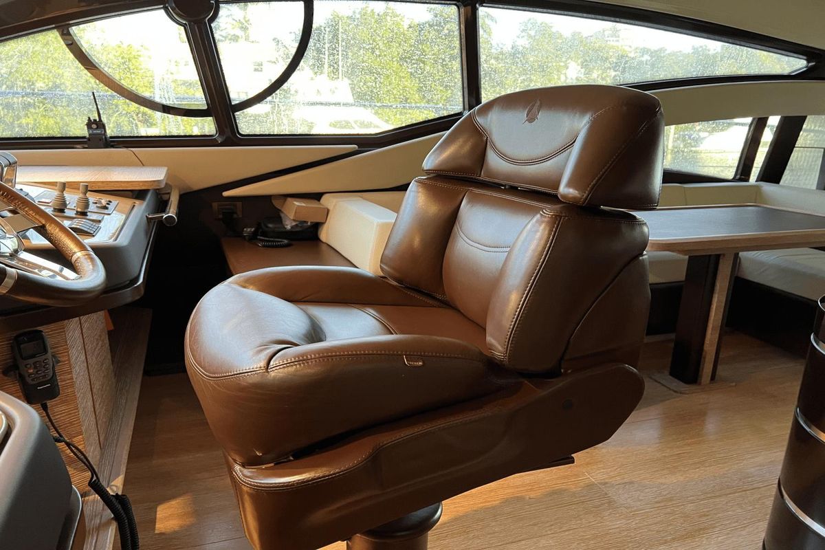 2012 Azimut 58 