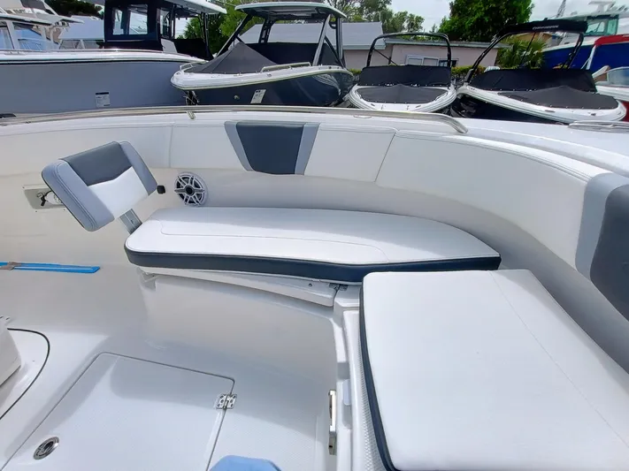 270-152 Yacht Photos Pics 2025 Robalo R270 Center Console boat interior with cushioned seating and modern design.