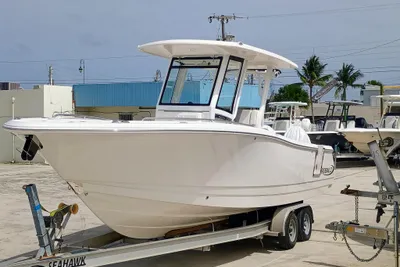 Robalo R270 Center Console