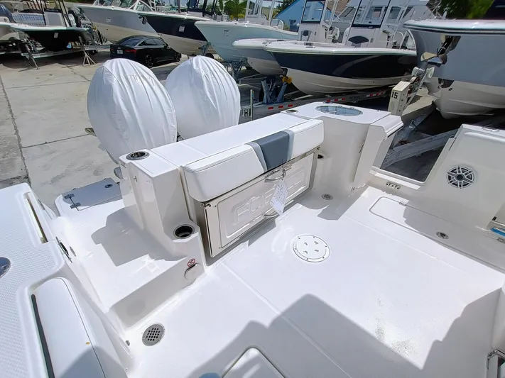 270-152 Yacht Photos Pics 2025 Robalo R270 Center Console boat interior with dual engines, white seating, and storage compartments.