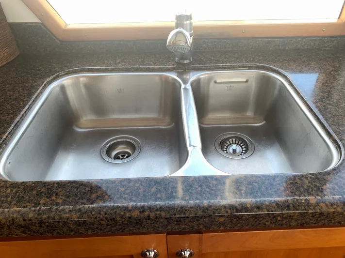 Boundless Yacht Photos Pics 