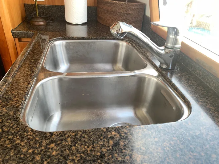 Boundless Yacht Photos Pics 