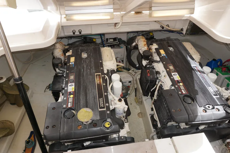 The Pearl Yacht Photos Pics Engine room of 2007 Tiara Yachts 3900 Sovran with twin Volvo Penta engines.
