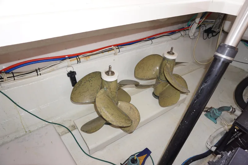 The Pearl Yacht Photos Pics 2007 Tiara Yachts 3900 Sovran propellers in engine compartment, showcasing marine engineering.