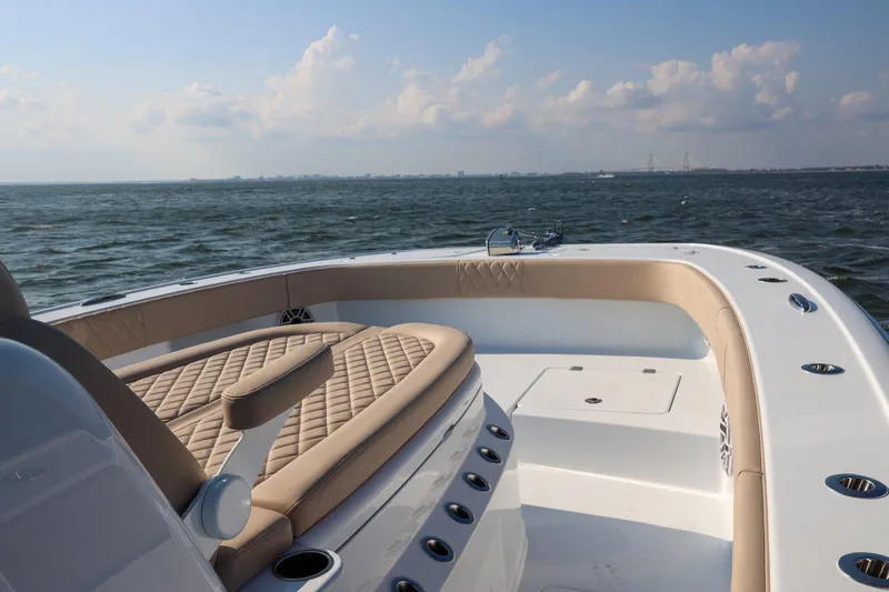  Yacht Photos Pics Freeman 35 boat, 2026 model, cruising on open water under a partly cloudy sky.