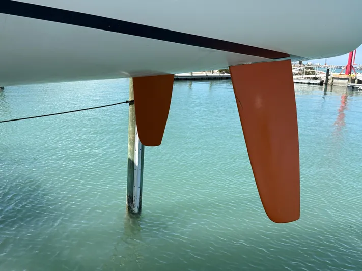 Encore Yacht Photos Pics 2011 J Boats J/95 sailboat keel in marina water.