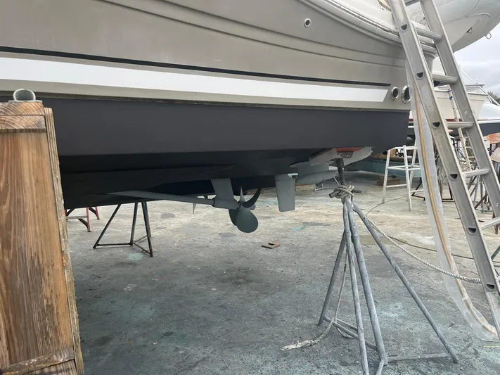 Lucky Duck Yacht Photos Pics 2005 Sea Ray 420 Sundancer yacht on dry dock with visible propellers and supports.