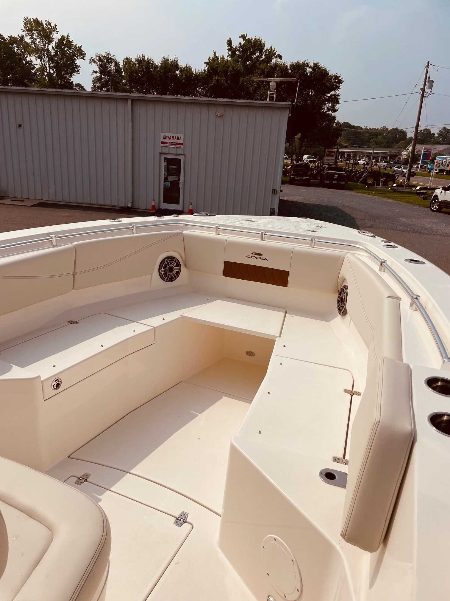 Cobia 320 Center Console