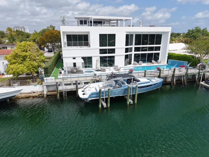Chin Don Yacht Photos Pics 