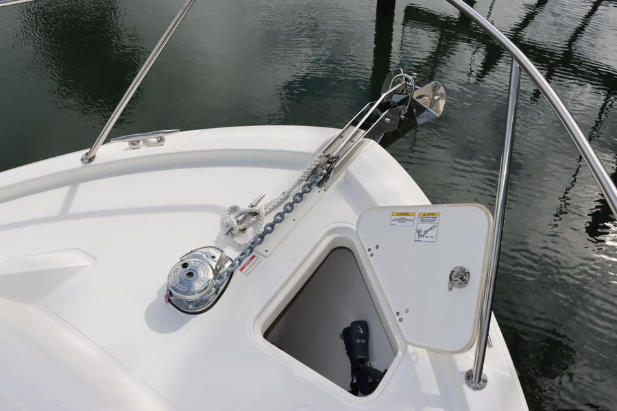 2021 Boston Whaler 325 Conquest