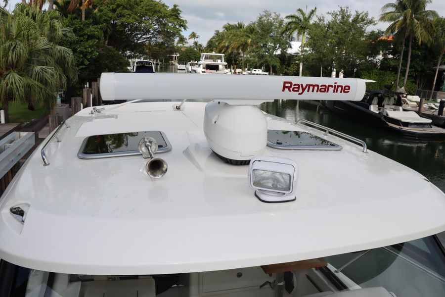 2021 Boston Whaler 325 Conquest