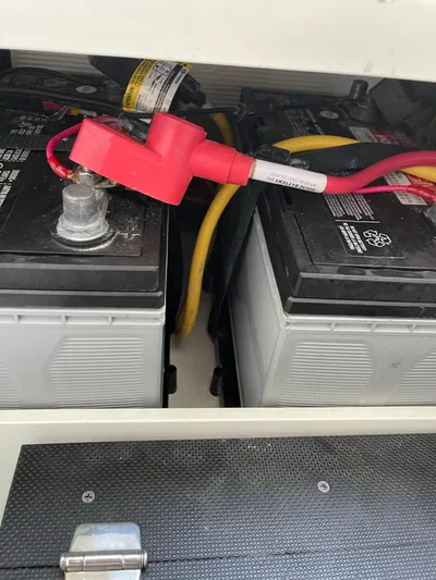  Yacht Photos Pics 2019 Blackfin 272 CC boat batteries with red and yellow cables connected.