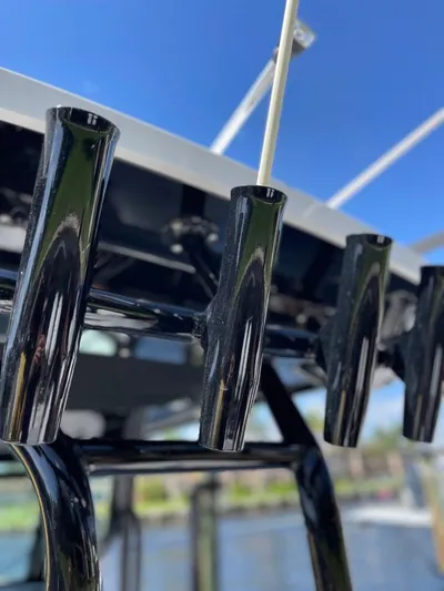  Yacht Photos Pics 2019 Blackfin 272 CC boat rod holders against a clear blue sky.