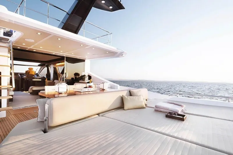 Fantastic Yacht Photos Pics 2019 Azimut 77S luxury yacht with spacious deck and ocean view.
