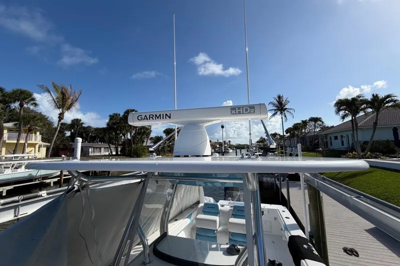  Yacht Photos Pics 2022 Bluewater 2850 CC boat with Garmin xHD2 radar, docked near palm trees.