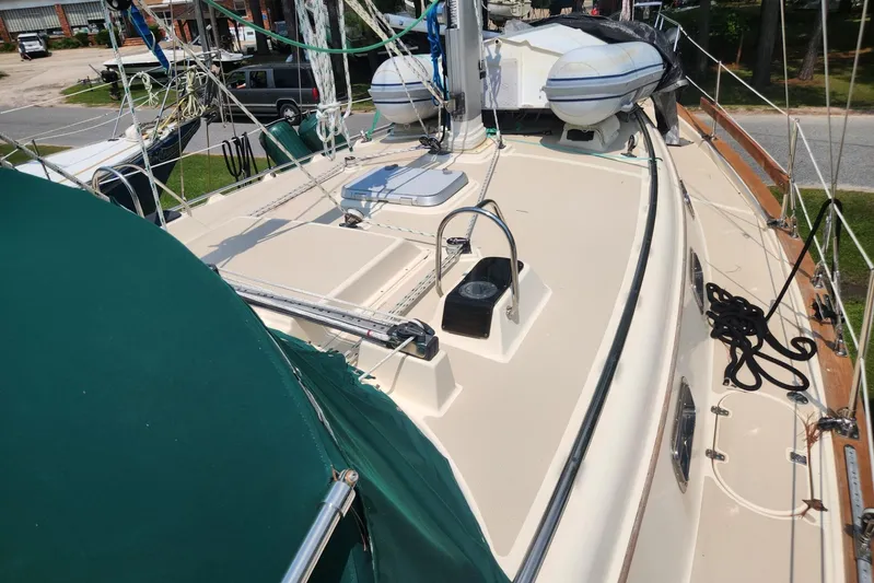 Ramble On Yacht Photos Pics Island Packet 380 sailboat deck, 2000 model, with rigging and equipment visible.