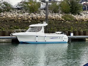 2007 Quicksilver 640 Pilothouse