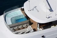 Sundeck Jacuzzi And Swim Up Bar