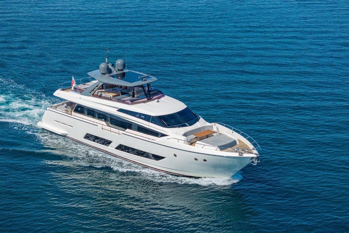 2018 Ferretti Yachts 85 