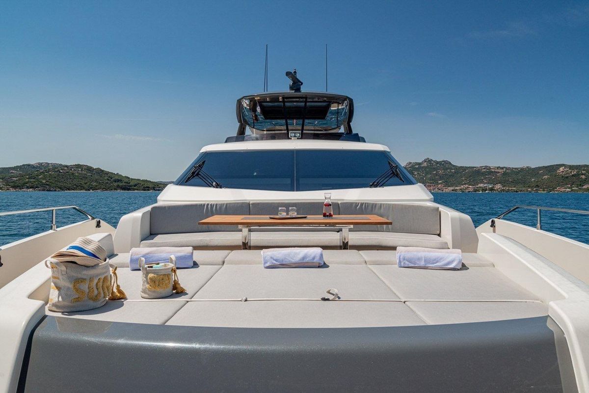 2018 Ferretti Yachts 85 