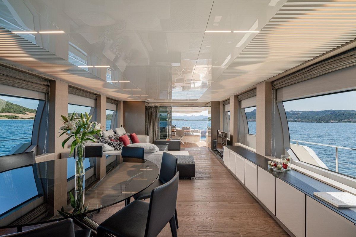 2018 Ferretti Yachts 85 