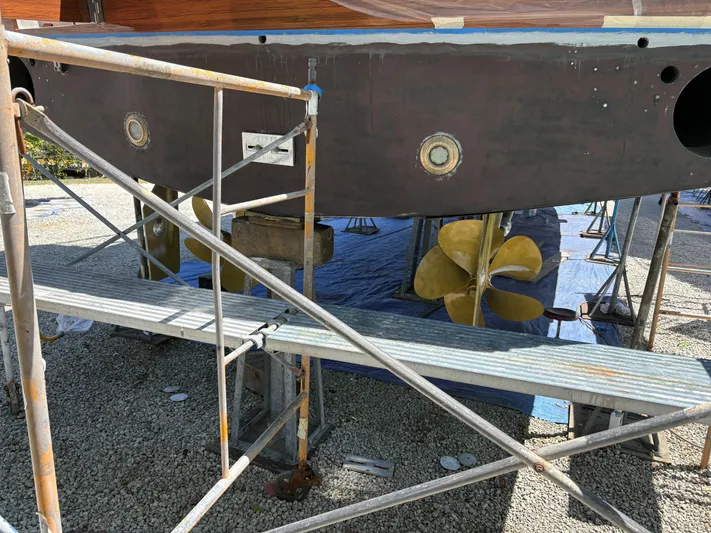  Yacht Photos Pics Boat maintenance scene with scaffolding and propellers, Buddy Davis 78, year 2000.