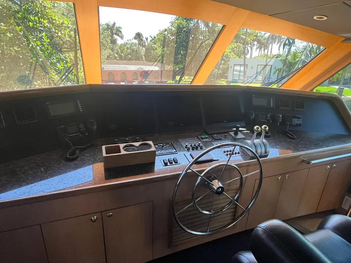  Yacht Photos Pics Helm of 2000 Buddy Davis 78 yacht with steering wheel and control panel.
