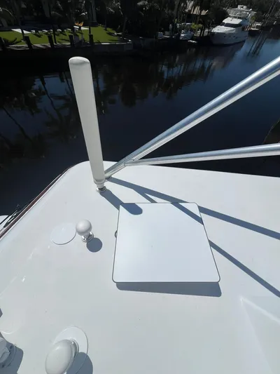  Yacht Photos Pics Rooftop view of a 2000 Buddy Davis 78 yacht with antenna and hatch.