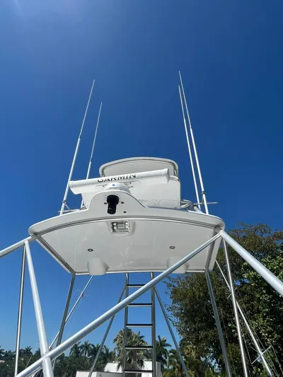  Yacht Photos Pics Buddy Davis 78 boat tower against clear blue sky, 2000 model.