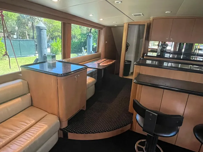  Yacht Photos Pics Luxurious interior of 2000 Buddy Davis 78 yacht with modern seating and dining area.