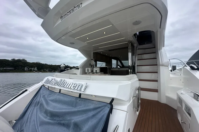  Yacht Photos Pics 2018 Sunseeker Manhattan 52 yacht with elegant deck and modern interior design.