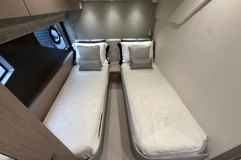  Yacht Photos Pics Twin cabin in 2018 Sunseeker Manhattan 52 yacht, featuring modern design and cozy bedding.