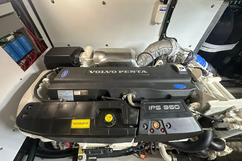  Yacht Photos Pics Volvo Penta IPS 950 engine in 2018 Sunseeker Manhattan 52 yacht.