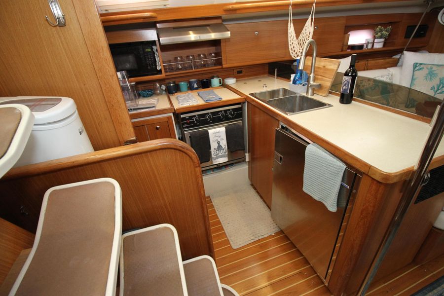 2010 Catalina 445