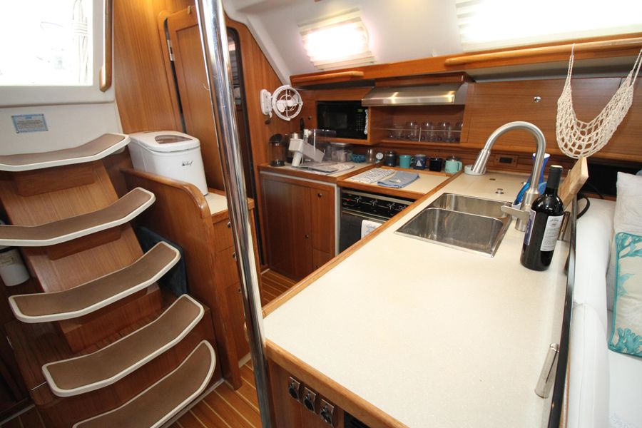 2010 Catalina 445