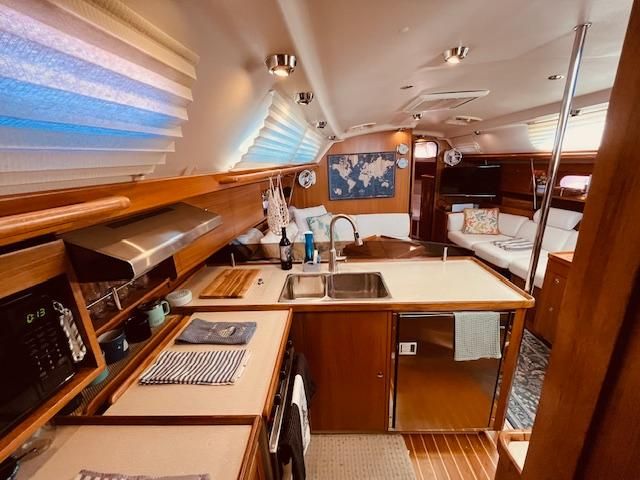 2010 Catalina 445